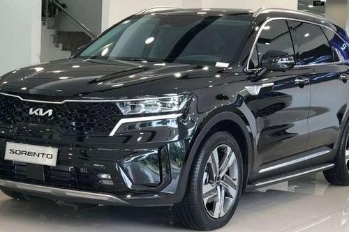 Đại lý xả hàng KIA Sorento VIN 2025, hạ giá dưới 900 triệu để đón bản mới
