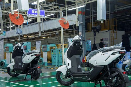 Nguồn cung dồi dào, xe máy mới bán hút hàng nhờ giảm giá mạnh