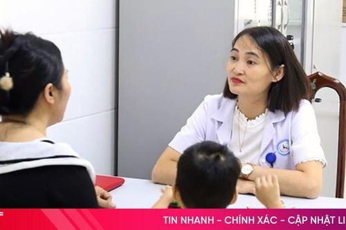 Khi điện thoại, tivi là 'cứu cánh' của phụ huynh trong dỗ dành con cái!