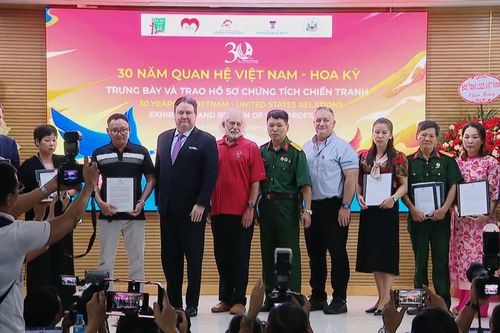 Nhiều tài liệu quý được công bố về '30 năm quan hệ ngoại giao Việt Nam-Hoa Kỳ'