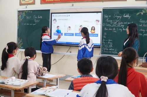 Gỡ khó dạy học tiếng Anh tăng cường theo Luật đấu thầu mới