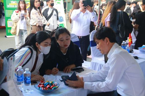 TP Hồ Chí Minh: Nhu cầu tuyển dụng lao động trình độ cao đẳng nhiều hơn đại học