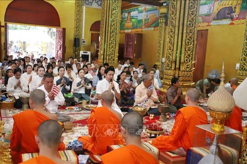 Nét đẹp văn hóa trong nghi lễ Phật giáo truyền thống của người dân Lào