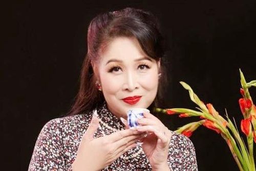 Nữ NSND tái hôn với tài tử điện ảnh một thời, sở hữu cơ ngơi hoành tráng, U60 vẫn tận tụy với nghề