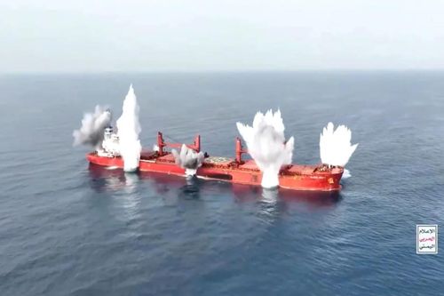 Biển Đỏ rực lửa: Phiến quân Houthi đánh chìm tàu thứ hai trong tuần, 4 người thiệt mạng