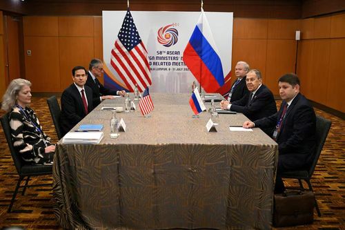 Ngoại trưởng Mỹ có cuộc hội đàm 'thẳng thắn' với ông Lavrov tại Kuala Lumpur