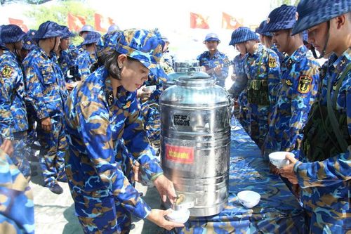 Lan tỏa nghĩa tình từ mô hình 'Bát nước thao trường'