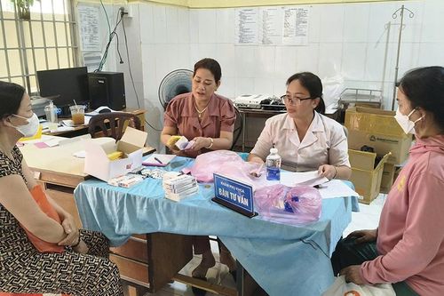 Chăm lo sức khỏe cho phụ nữ khó khăn