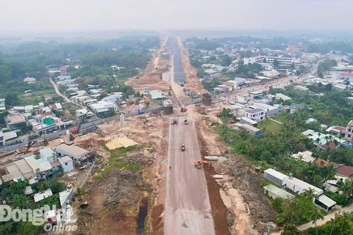 Thi công Dự án Đường cao tốc Biên Hòa - Vũng Tàu gặp khó do mưa nhiều