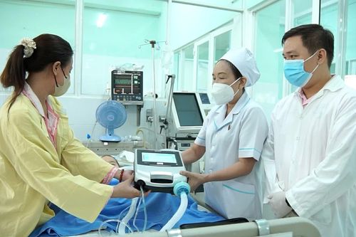 Nhóm mạnh thường quân hỗ trợ máy thở, viện phí gần 600 triệu đồng cho các bệnh nhi
