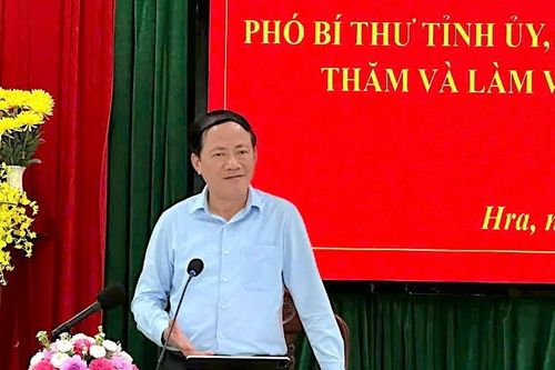 Chủ tịch UBND tỉnh Gia Lai Phạm Anh Tuấn kiểm tra hoạt động chính quyền cơ sở tại xã Hra