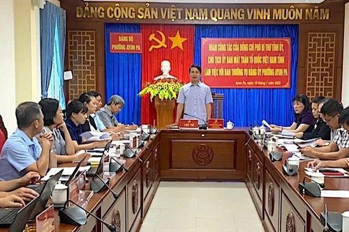 Chủ tịch Ủy ban MTTQ Việt Nam tỉnh Nguyễn Ngọc Lương làm việc với xã Ia Rbol và phường Ayun Pa