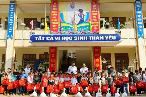 Người thầy tận tụy, mẫu mực