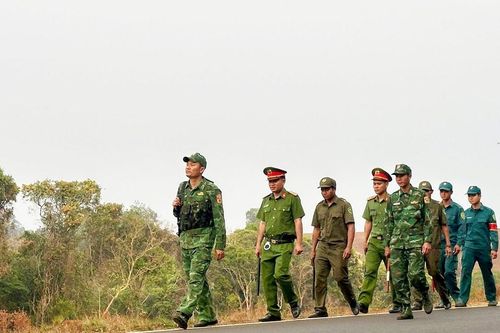 Những 'cột mốc sống' vùng biên giới đất liền