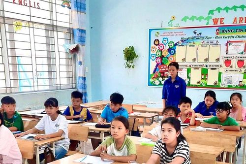 Tuổi trẻ Liên Hương thực hiện mô hình 'Trao kiến thức cho em đến trường'