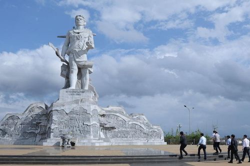 Phó Chủ tịch UBND tỉnh Nguyễn Hồng Hải thăm, động viên cán bộ, công chức phường Nam Gia Nghĩa