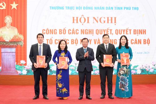 HĐND tỉnh công bố các Nghị quyết, Quyết định về tổ chức bộ máy và công tác cán bộ