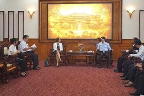 Phó Chủ tịch Thường trực UBND thành phố Nguyễn Thanh Bình tiếp xã giao Tham tán Văn hóa Đại sứ quán Pháp