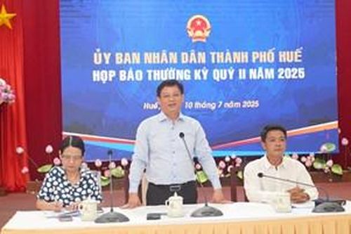 Báo chí nêu nhiều câu hỏi về dân sinh, kinh tế, hành chính