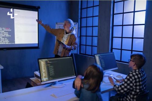 OpenAI và Microsoft tài trợ chương trình đào tạo AI dành cho giáo viên