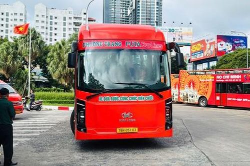 Nhu cầu sử dụng xe đưa đón cán bộ ở TP.HCM tăng vọt