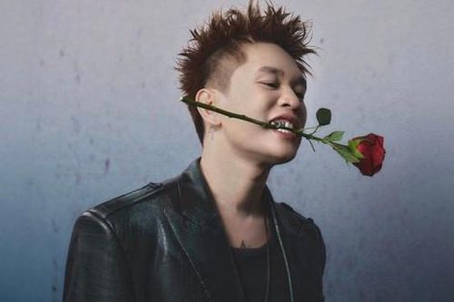 B Ray 'lột xác' nhưng vẫn bị các em xinh cản đường