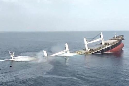 Tàu hàng bị tấn công, chìm trên Biển Đỏ: Tìm thấy 4 người sau 48 giờ lênh đênh