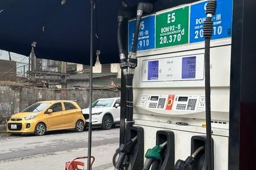 Giá xăng quay đầu tăng, RON95 vượt mốc 20.000 đồng/lít