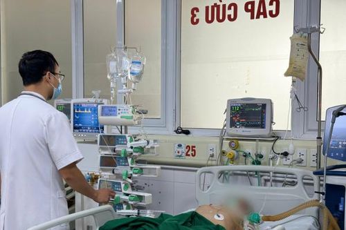Liệt tứ chi sau khi tiêm thuốc giảm đau vai gáy ở phòng khám tư