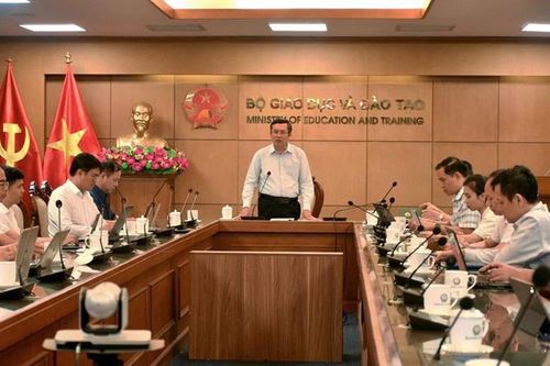Bộ Giáo dục và Đào tạo họp bàn đưa 'Bình dân học vụ số' đi vào triển khai thực chất