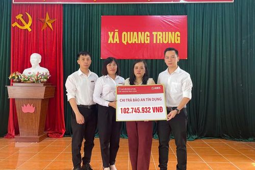 Chi trả quyền lợi bảo hiểm Bảo an tín dụng cho gia đình khách hàng tại xã Quang Trung và Quang Hán