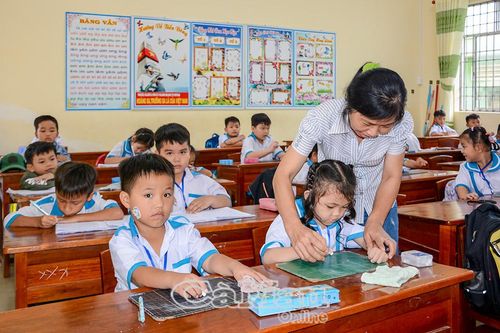 Nửa thế kỷ chuyện 'trồng người' ở Cà Mau - Bài 2: Nhà giáo hai quê