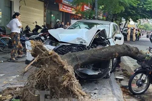 Giám đốc Công an Hà Nội chỉ đạo khẩn trương điều tra vụ nữ tài xế tông loạt xe máy khiến 1 người tử vong