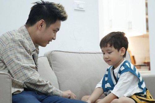 Người cha lén đi xét nghiệm ADN chỉ vì một câu nói của bà hàng xóm, kết quả khiến ông nghẹn ngào