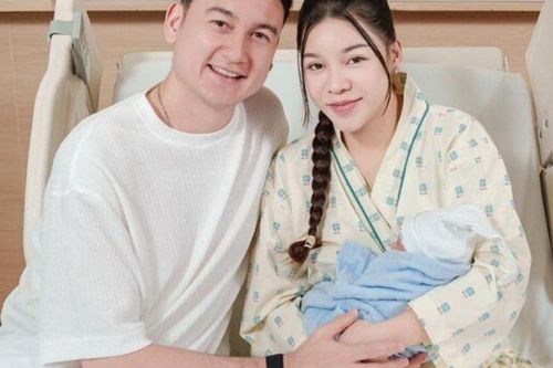 Hotgirl Sài Thành kể chuyện sinh con với Đặng Văn Lâm, khẳng định bố đứa trẻ không cần chăm, chỉ tập trung công việc và chơi với con là đủ
