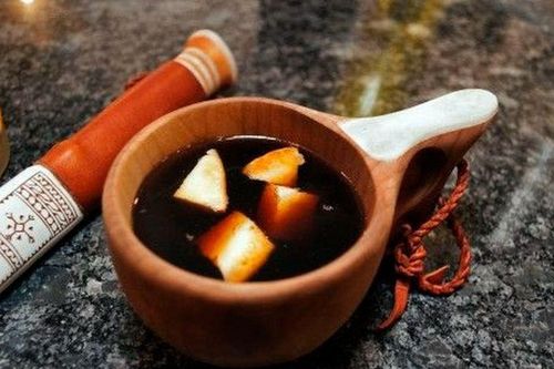 Bỏ đường, bỏ sữa đã xưa rồi, người Thụy Điển bỏ... phô mai vào cà phê