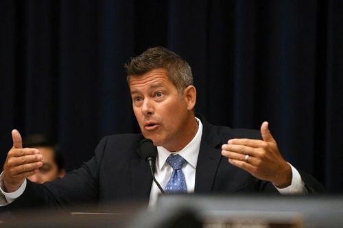 Ông Trump bổ nhiệm Bộ trưởng Giao thông làm người đứng đầu tạm thời của NASA