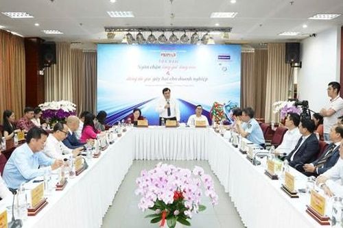 Cố tình đăng ký nhãn hiệu trùng hoặc gần giống thương hiệu thật, sau đó kiện ngược