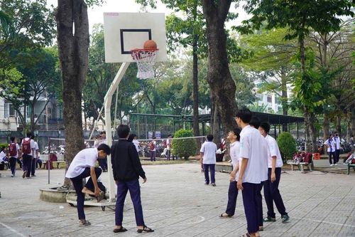 TP Hồ Chí Minh nghiên cứu cấm học sinh sử dụng điện thoại trong trường học