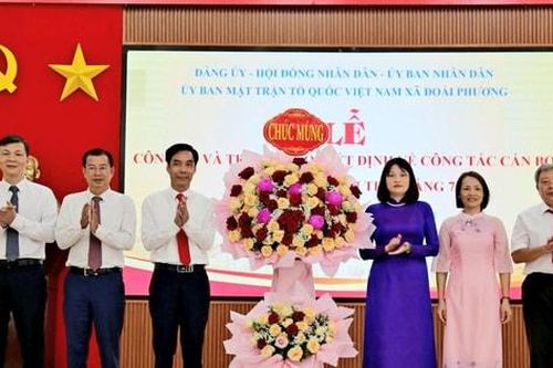 Xã Đoài Phương công bố các quyết định về công tác cán bộ