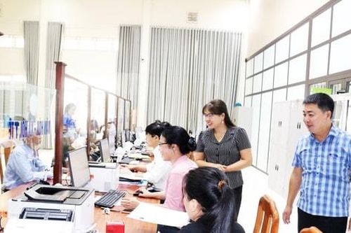 Hòa Phú giải quyết hơn 800 hồ sơ sau 10 ngày