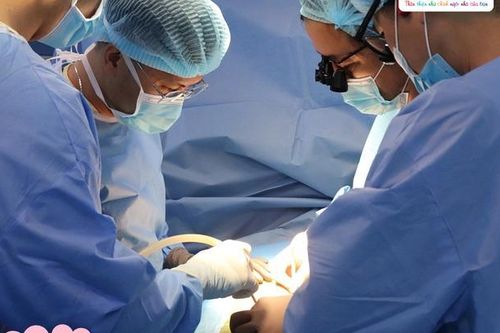 Mẹ hiến tạng cứu sống con gái 11 tuổi bị suy thận giai đoạn cuối