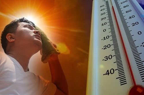 Người phụ nữ nguy kịch do làm đồng khi trời nắng nóng, phòng ngừa say nắng bằng cách nào?