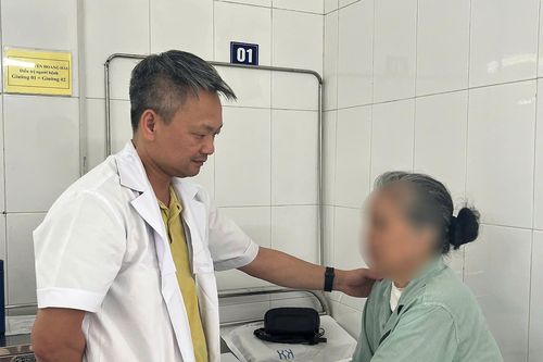 Cứu bệnh nhân suy tim có khối u hiếm gặp, phải ngủ ngồi vì đường thở bị thắt chỉ còn 2mm