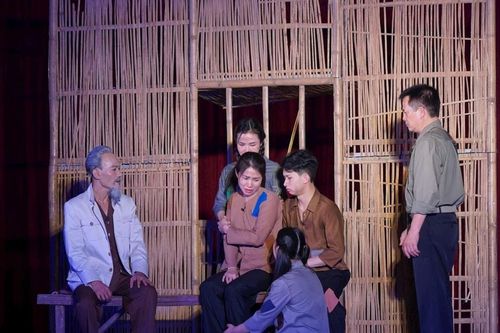 Dàn dựng hai tác phẩm lớn chào mừng Cách mạng Tháng Tám