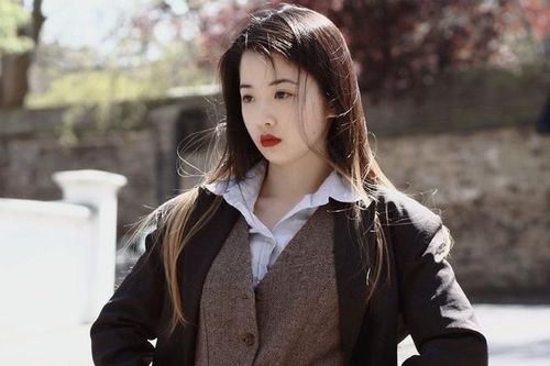 'Nữ thần Toán học' Trung Quốc bị chỉ trích vì quá xinh