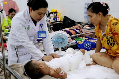 Mẹ hiến da ghép, cứu con trai bị bỏng toàn thân