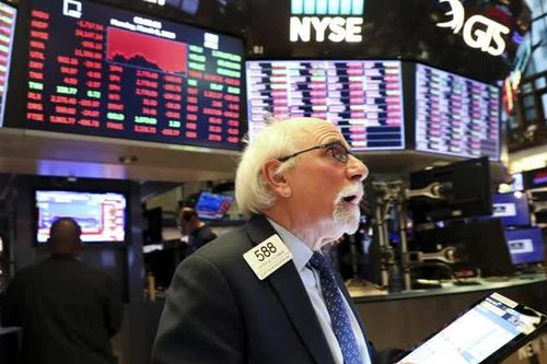Thị trường toàn cầu chao đảo khi ông Trump tung đòn thuế 35% với Canada