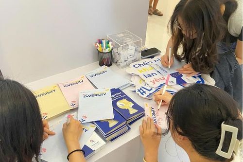 Triển lãm tranh từ trẻ khuyết tật 'Embrace Diversity – Chấp nhận khác biệt, lan tỏa yêu thương'