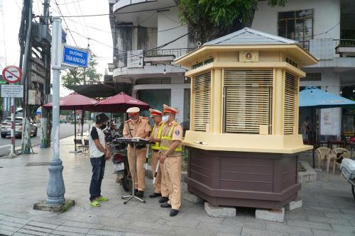 Lần đầu tiên trang bị 28 bốt gác cho lực lượng CSGT Quảng Ngãi